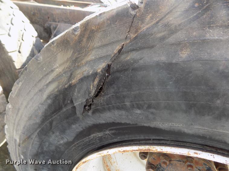 image for item FH9028 1997 Ford Louisville truck cab and chassis