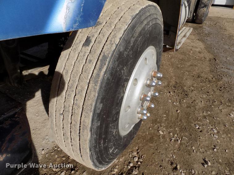 image for item FH9028 1997 Ford Louisville truck cab and chassis