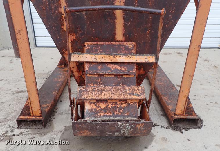 image for item FN9761 Steel concrete bucket