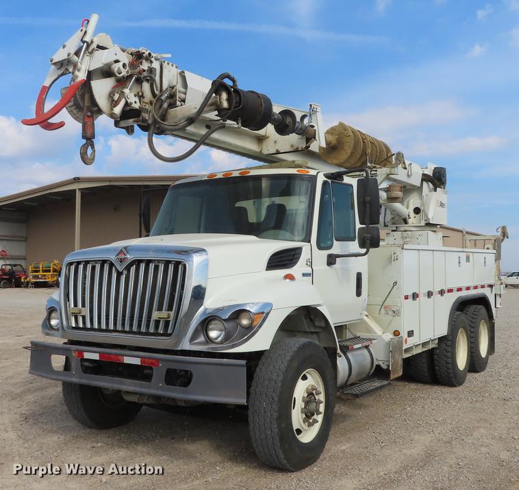 image for item L1482 2009 International 7400 digger derrick truck