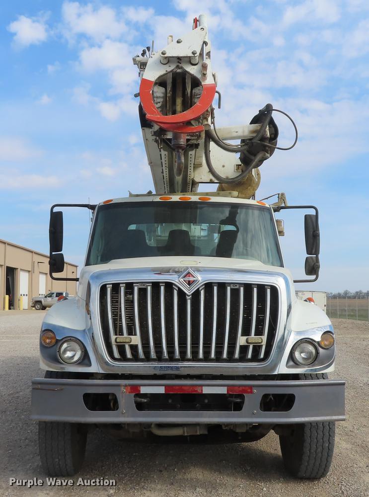 image for item L1482 2009 International 7400 digger derrick truck