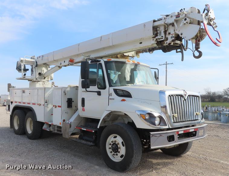 image for item L1482 2009 International 7400 digger derrick truck
