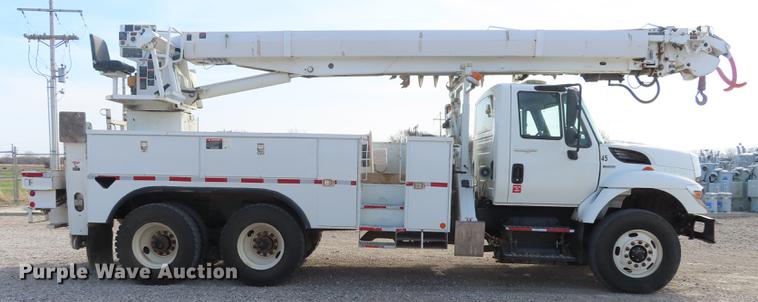 image for item L1482 2009 International 7400 digger derrick truck