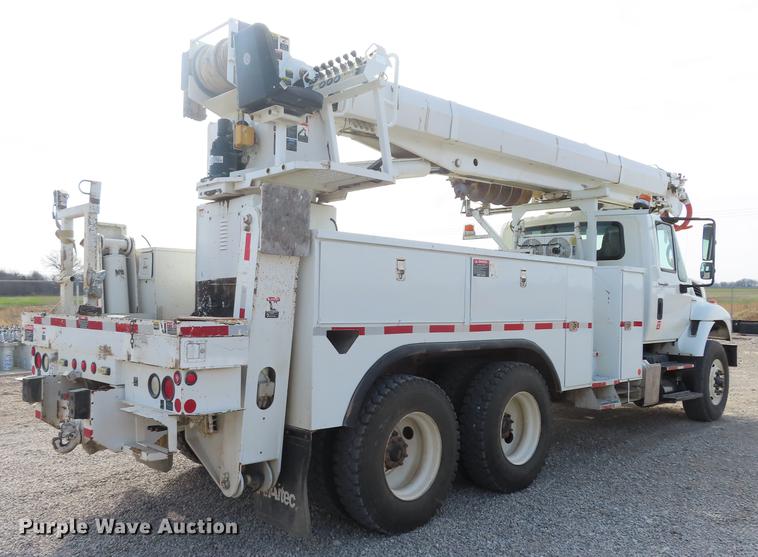 image for item L1482 2009 International 7400 digger derrick truck