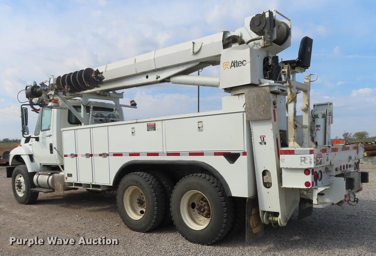 image for item L1482 2009 International 7400 digger derrick truck