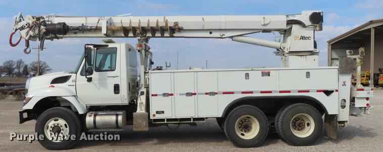 image for item L1482 2009 International 7400 digger derrick truck