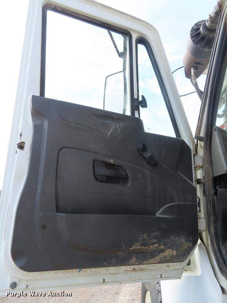 image for item L1482 2009 International 7400 digger derrick truck