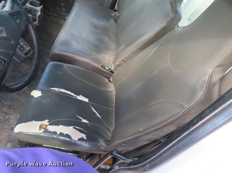 image for item L1482 2009 International 7400 digger derrick truck