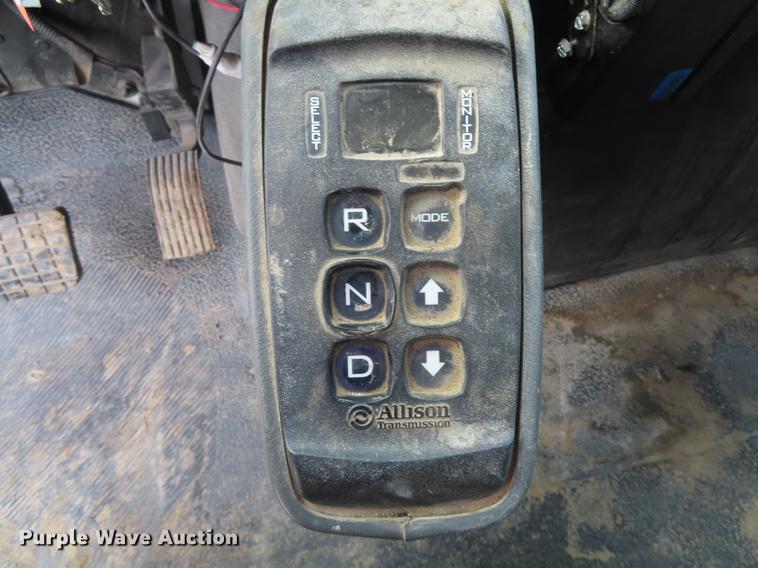 image for item L1482 2009 International 7400 digger derrick truck