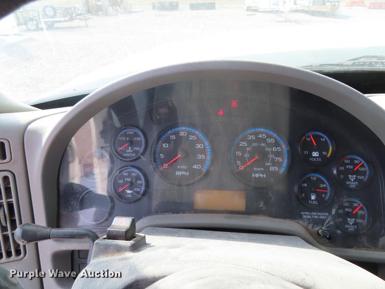 image for item L1482 2009 International 7400 digger derrick truck