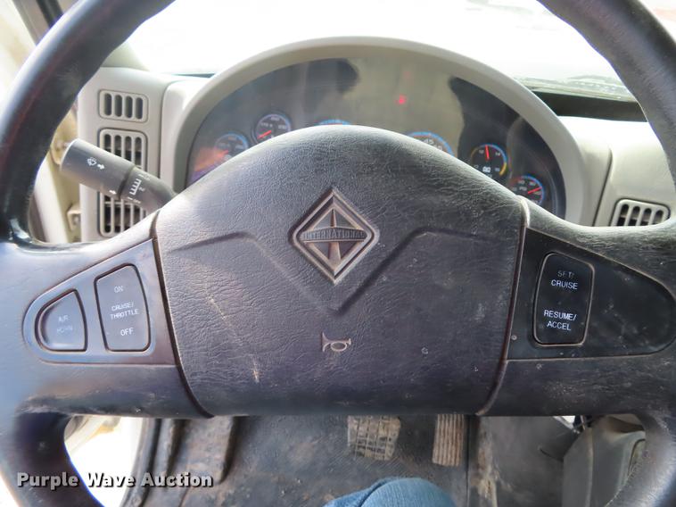 image for item L1482 2009 International 7400 digger derrick truck