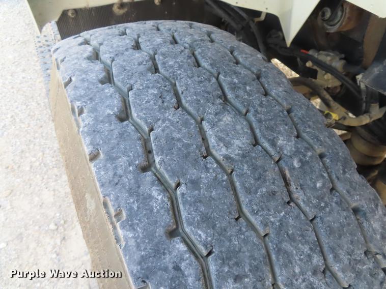 image for item L1482 2009 International 7400 digger derrick truck