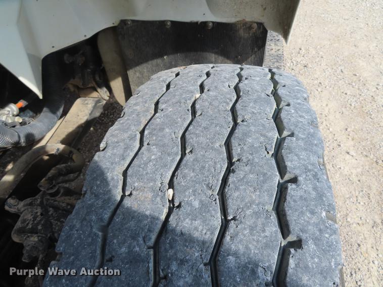 image for item L1482 2009 International 7400 digger derrick truck