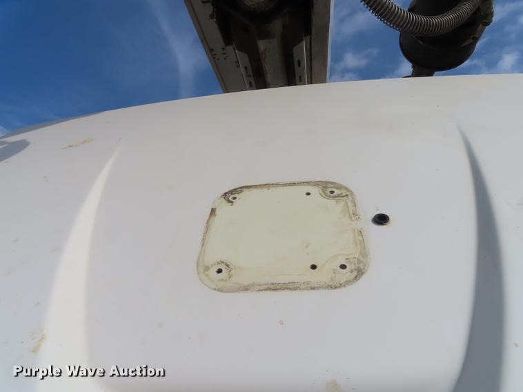 image for item L1482 2009 International 7400 digger derrick truck