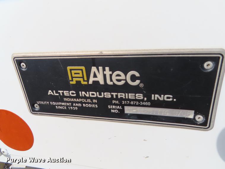 image for item L1482 2009 International 7400 digger derrick truck