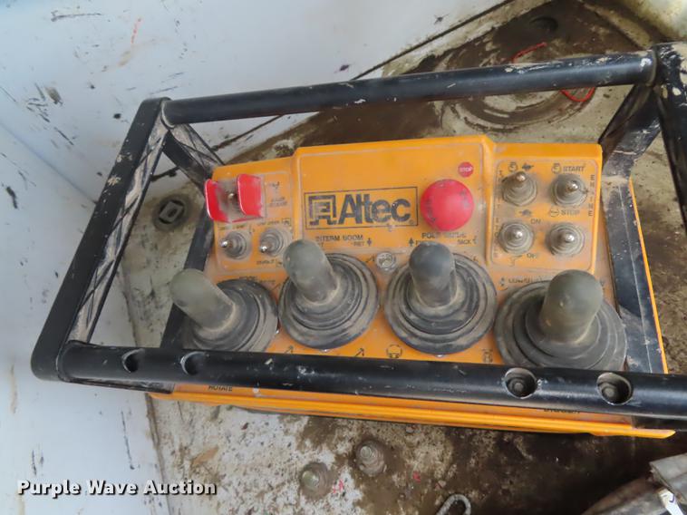 image for item L1482 2009 International 7400 digger derrick truck