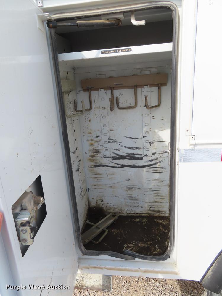 image for item L1482 2009 International 7400 digger derrick truck