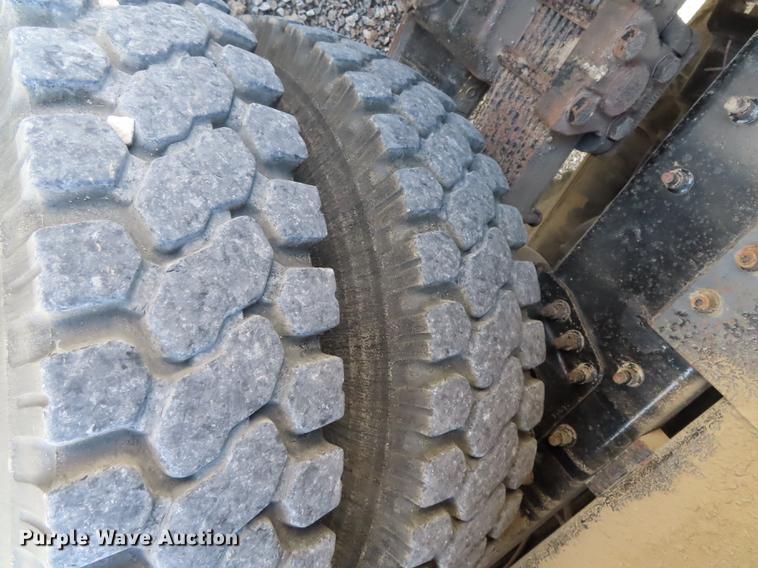 image for item L1482 2009 International 7400 digger derrick truck