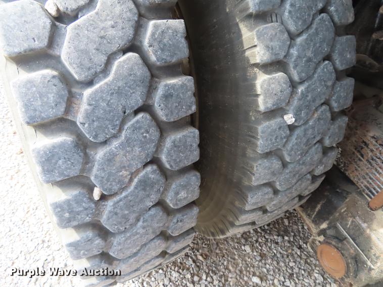 image for item L1482 2009 International 7400 digger derrick truck