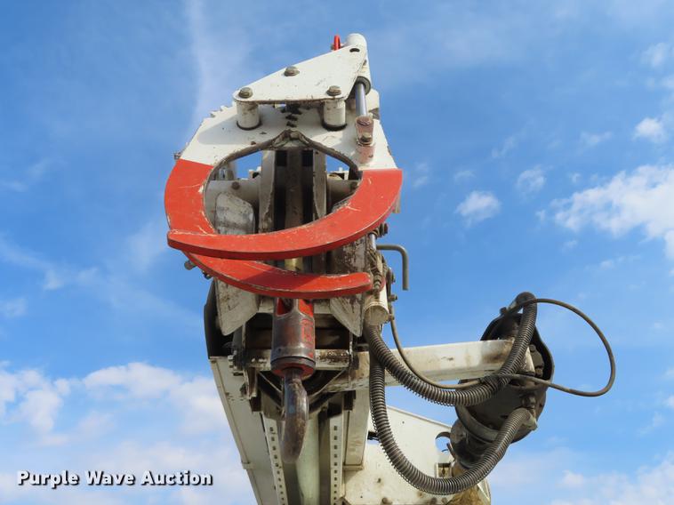 image for item L1482 2009 International 7400 digger derrick truck