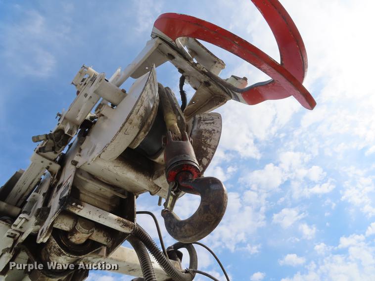 image for item L1482 2009 International 7400 digger derrick truck