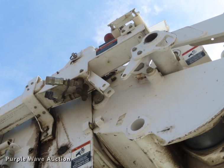 image for item L1482 2009 International 7400 digger derrick truck