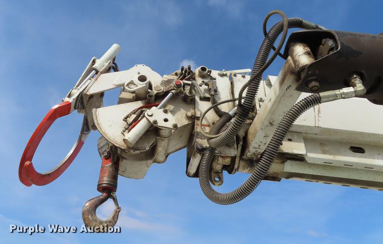 image for item L1482 2009 International 7400 digger derrick truck