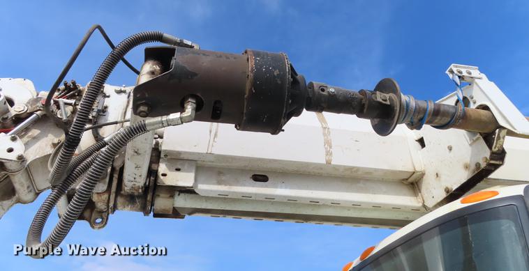 image for item L1482 2009 International 7400 digger derrick truck