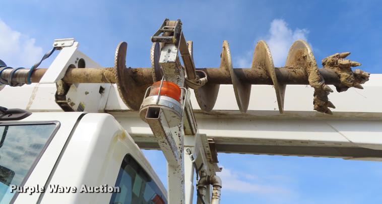 image for item L1482 2009 International 7400 digger derrick truck