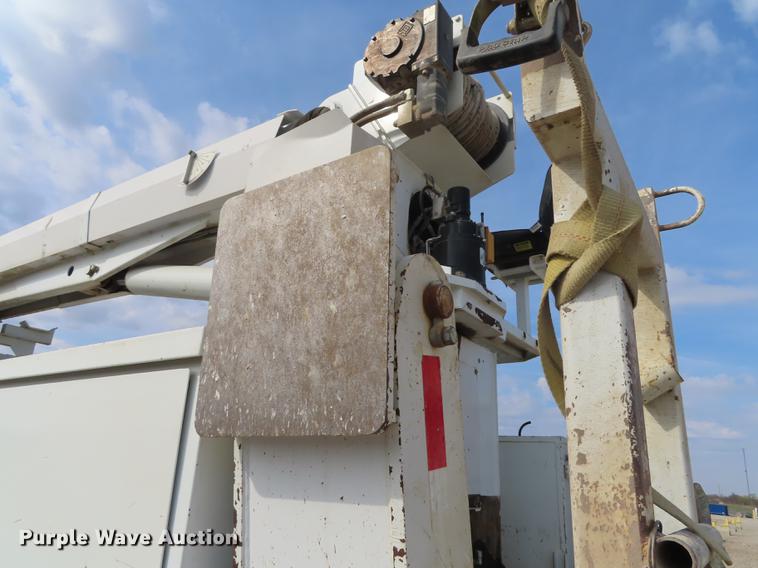 image for item L1482 2009 International 7400 digger derrick truck