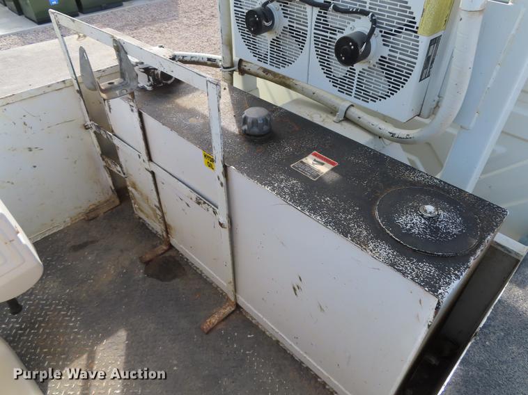 image for item L1482 2009 International 7400 digger derrick truck