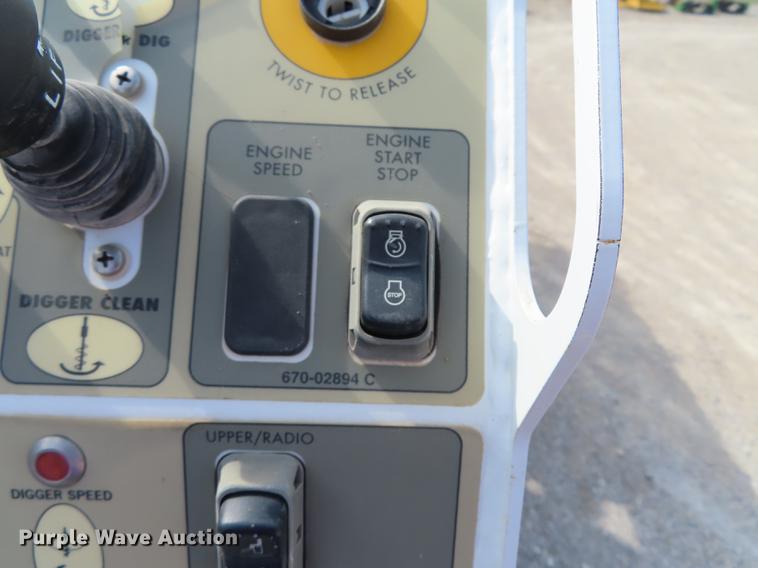 image for item L1482 2009 International 7400 digger derrick truck