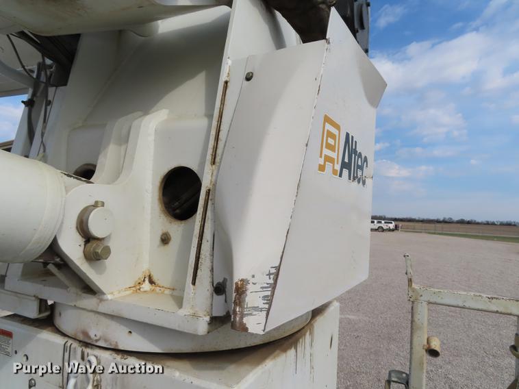 image for item L1482 2009 International 7400 digger derrick truck