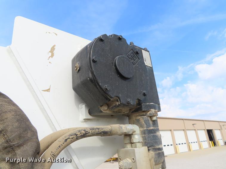 image for item L1482 2009 International 7400 digger derrick truck