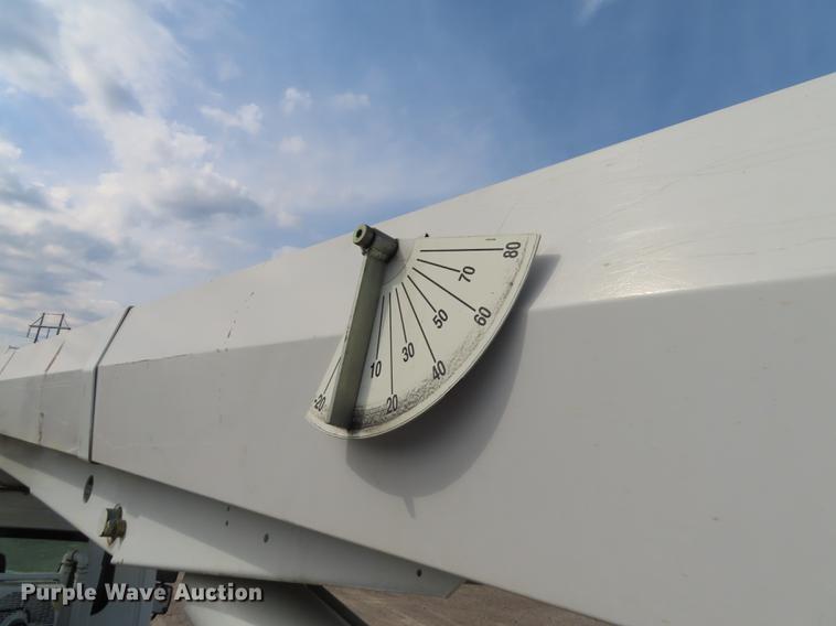 image for item L1482 2009 International 7400 digger derrick truck