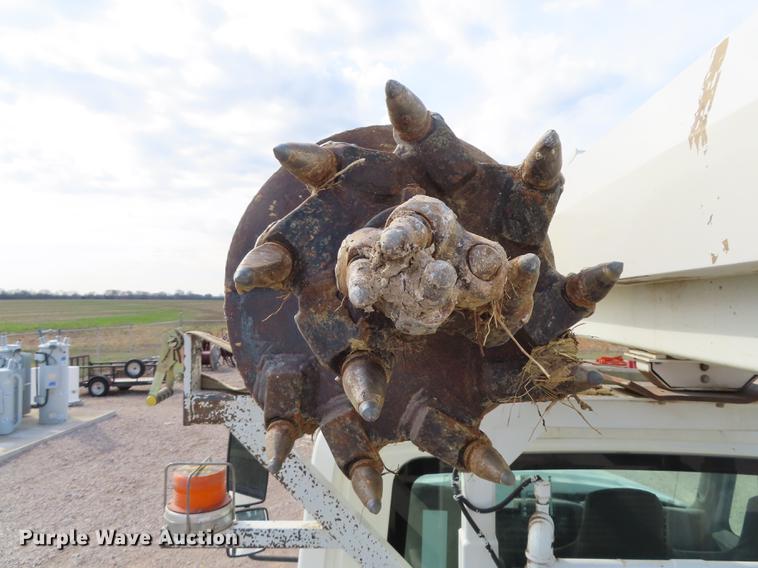 image for item L1482 2009 International 7400 digger derrick truck