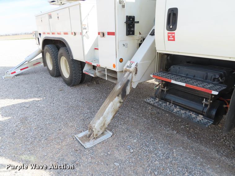 image for item L1482 2009 International 7400 digger derrick truck