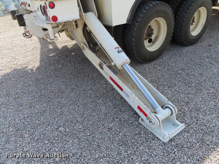 image for item L1482 2009 International 7400 digger derrick truck