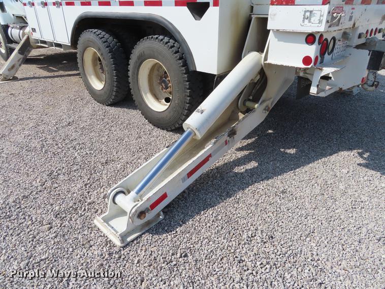 image for item L1482 2009 International 7400 digger derrick truck