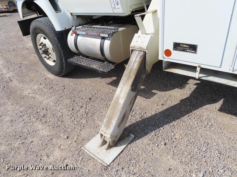 image for item L1482 2009 International 7400 digger derrick truck