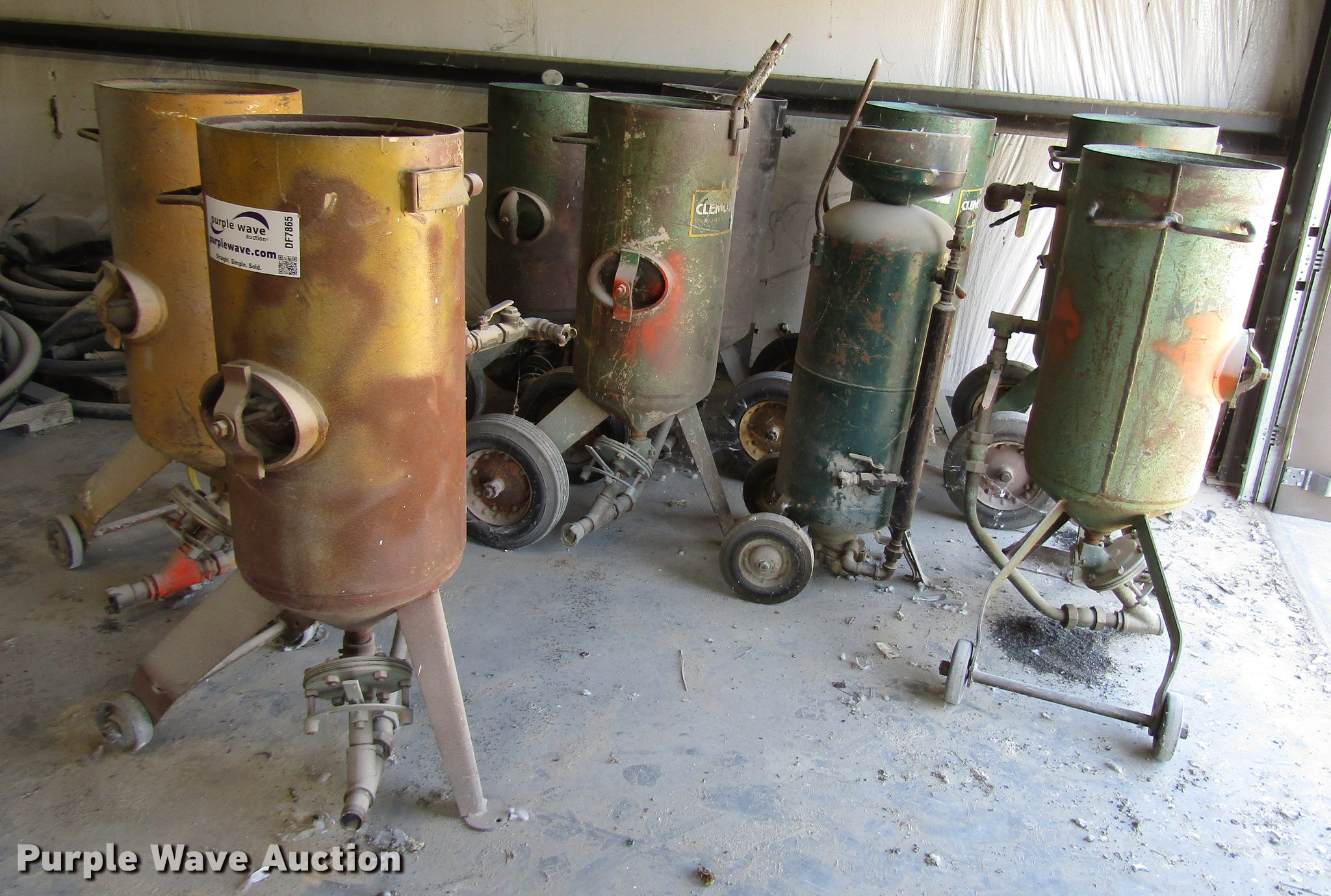 (9) sandblasting pots in Fort Scott, KS Item DF7865 sold Purple Wave