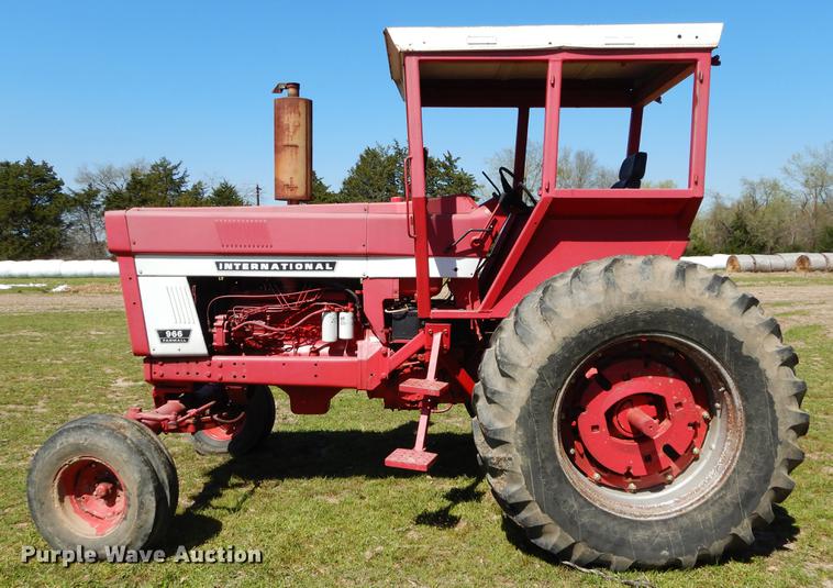 image for item DC0213 1974 International 966 tractor