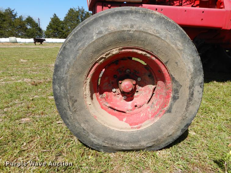 image for item DC0213 1974 International 966 tractor