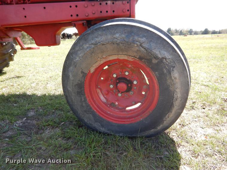 image for item DC0213 1974 International 966 tractor