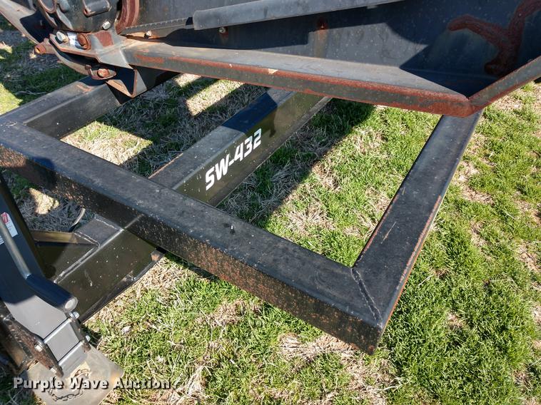 image for item DD6944 MacDon 960 draper head