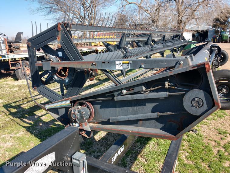 image for item DD6944 MacDon 960 draper head