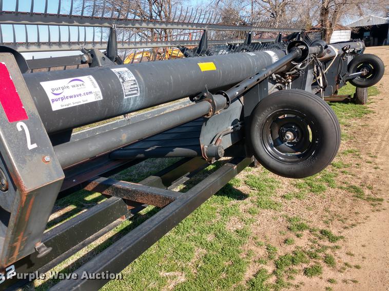 image for item DD6944 MacDon 960 draper head