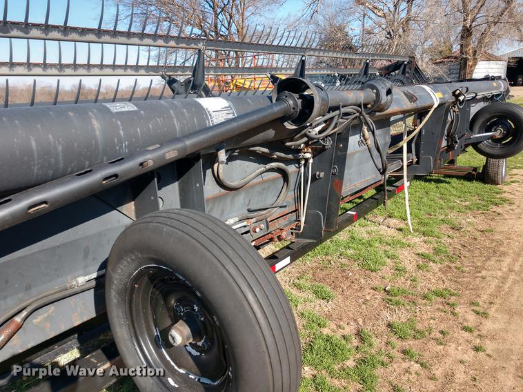 image for item DD6944 MacDon 960 draper head