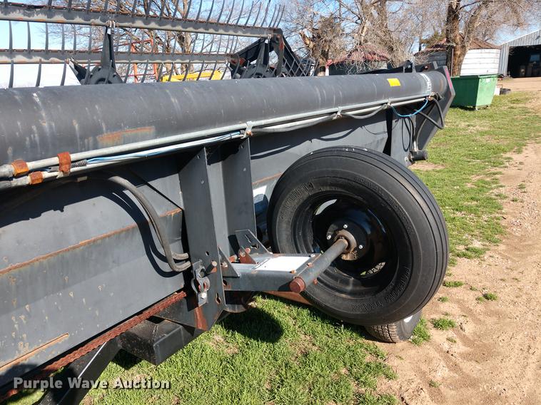 image for item DD6944 MacDon 960 draper head