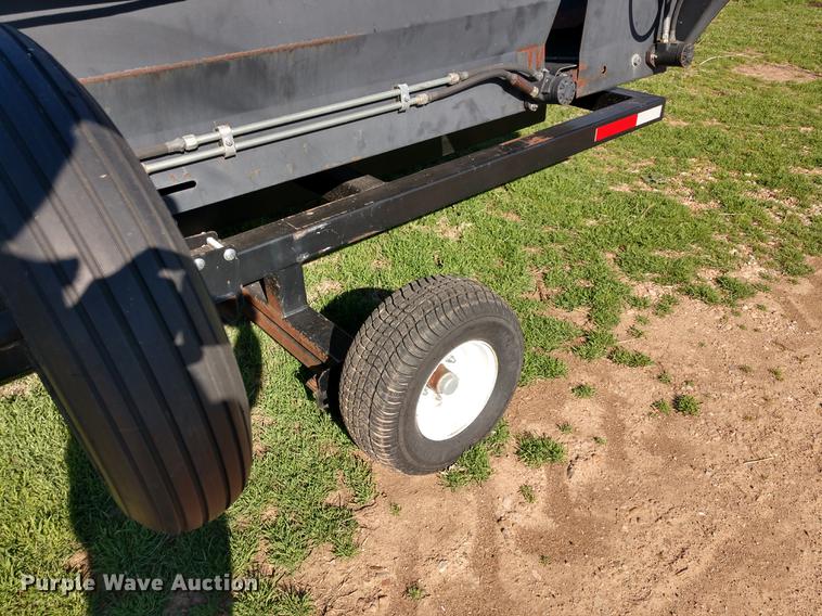 image for item DD6944 MacDon 960 draper head